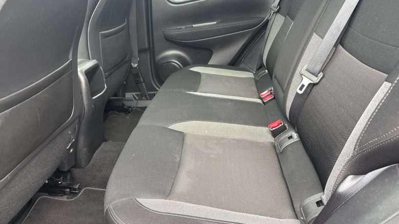 Nissan Qashqai 1.2 DiG-T N-Connecta 5dr Petrol Hatchback